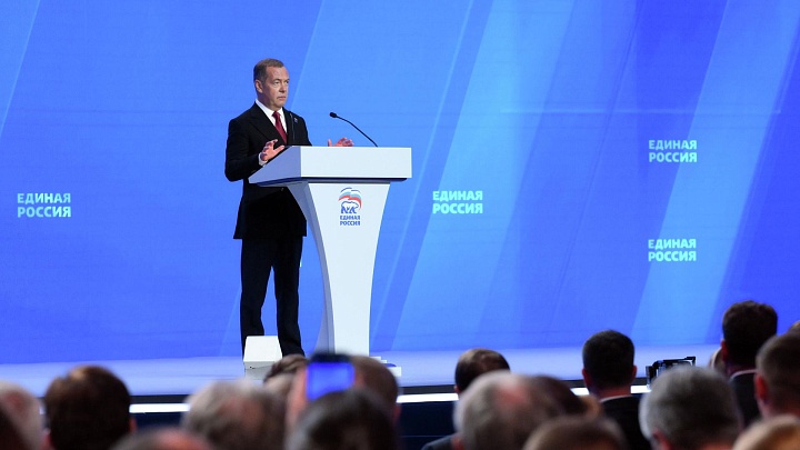 Медведев заявил, что "Единая Россия" должна выполнить свои обязательства