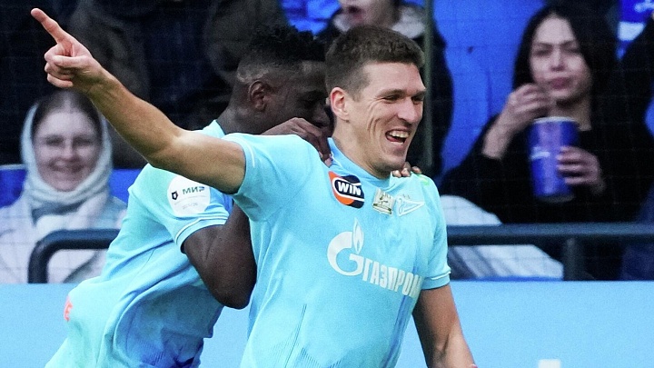 "Зенит" обыгрывает московское "Динамо" после первого тайма матча РПЛ