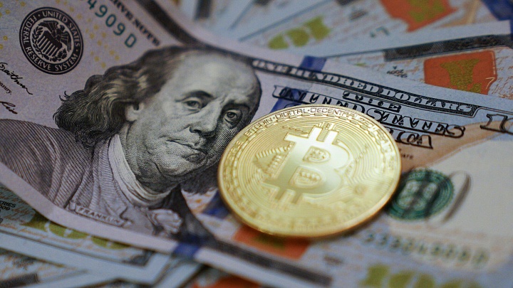 Стоимость биткоина впервые в истории превысила 106 тысяч долларов