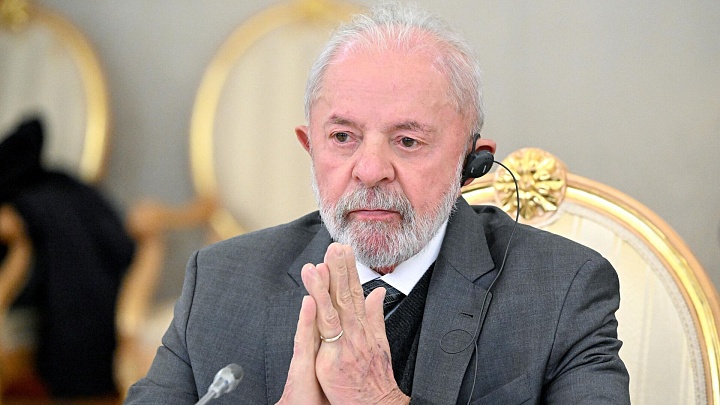 Президент Бразилии раскритиковал игроков сборной, не вернувшихся на родину
