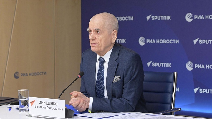 Онищенко предложил усилить контроль над продажей БАДов в России
