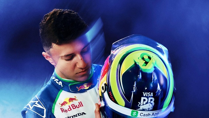 Пилот "Ред Булл" Хаджар разбил болид на тестовых заездах