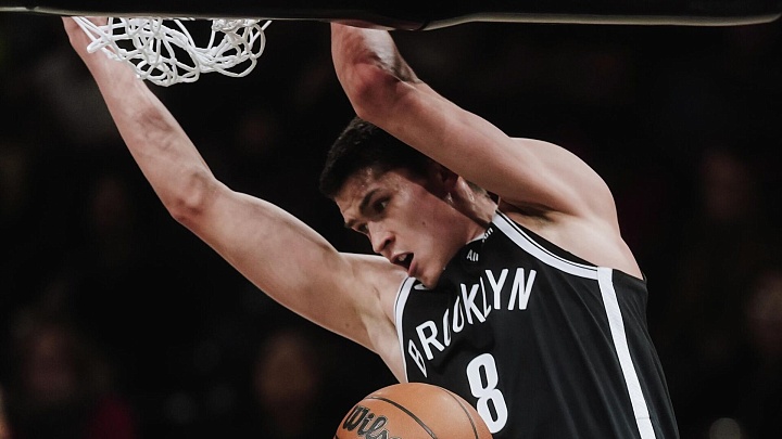 "Бруклин" разгромил "Милуоки" в матче НБА, Демин набрал 17 очков