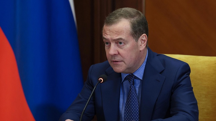 Медведев заявил, что в будущем Запад отвернется от Армении
