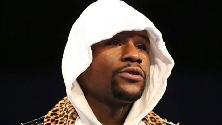 Мэйуэзер возобновит карьеру после боя с Тайсоном