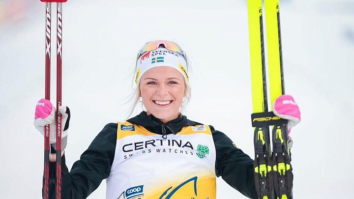 Шведка Карлссон выиграла первую гонку сезона Кубка мира по лыжным гонкам