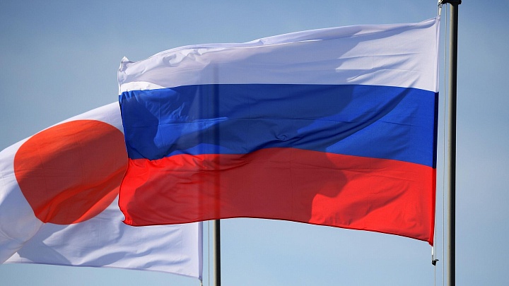 Япония намерена защищать активы своих компаний в России, заявили в кабмине